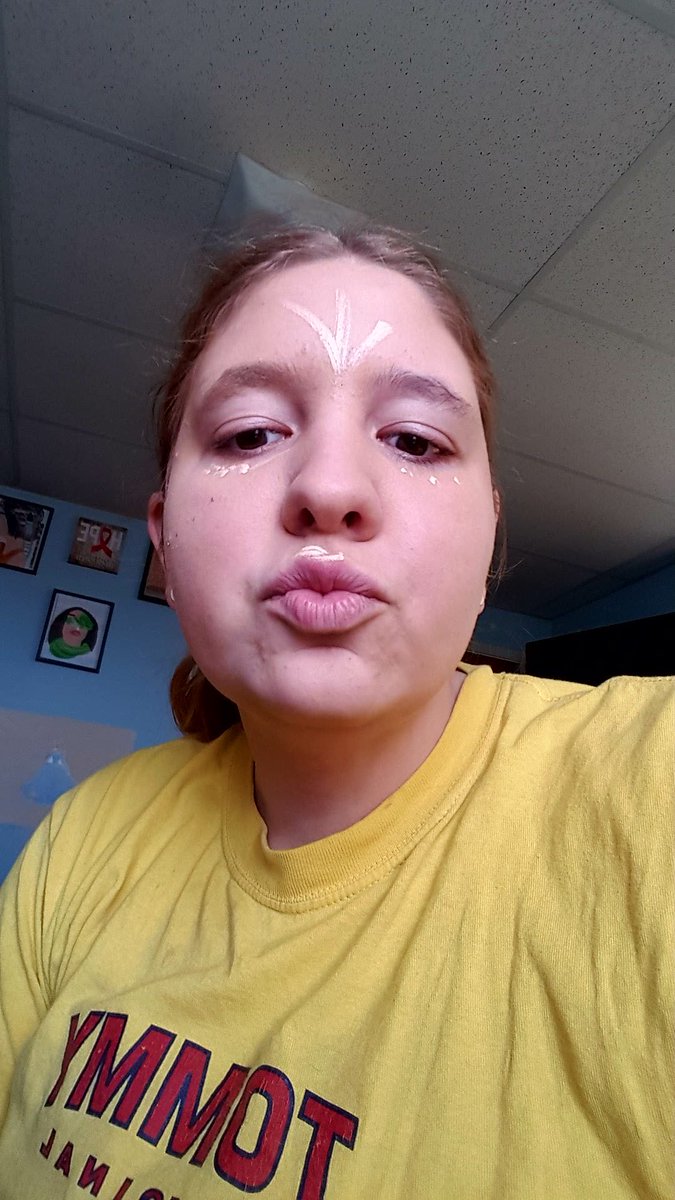 Madison55872954's tweet photo. #SelfiesForEdwin here's 1 but i look ugly in every picture so.. p.s. my little sister was doing my makeup.. i love you @edtertaining https://t.co/53Knq7AJia
