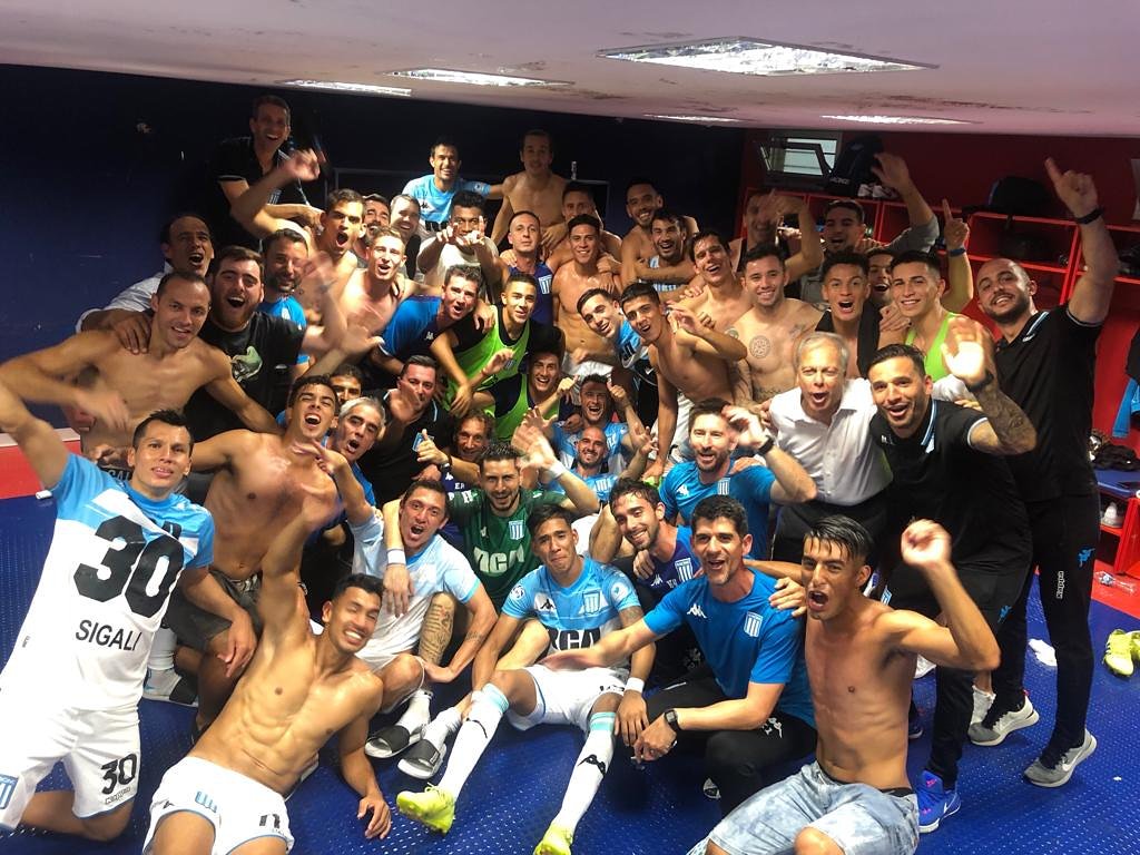 MK1PY's tweet photo. #CAMPEÓN | @RacingClub se consagró Campeón de la @superliga al igualar 1-1 con Tigre.

El conjunto que dirige Eduardo Coudet fue el merecido monarca de este certamen.

#Argentina | #RacingClubCampeon | @MarketingDeportivo https://t.co/4rK4X87382