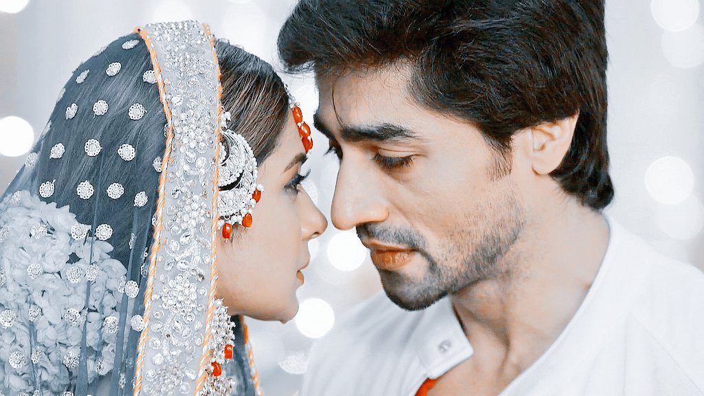 Promise Day 128:  #JenniferWinget &  #HarshadChopda are so talented that they can make sparks fly individually & they've done so in their previous work. But together these 2 are just something else. They ignite fire with their chemistry which will forever be unmatchable  #JenShad
