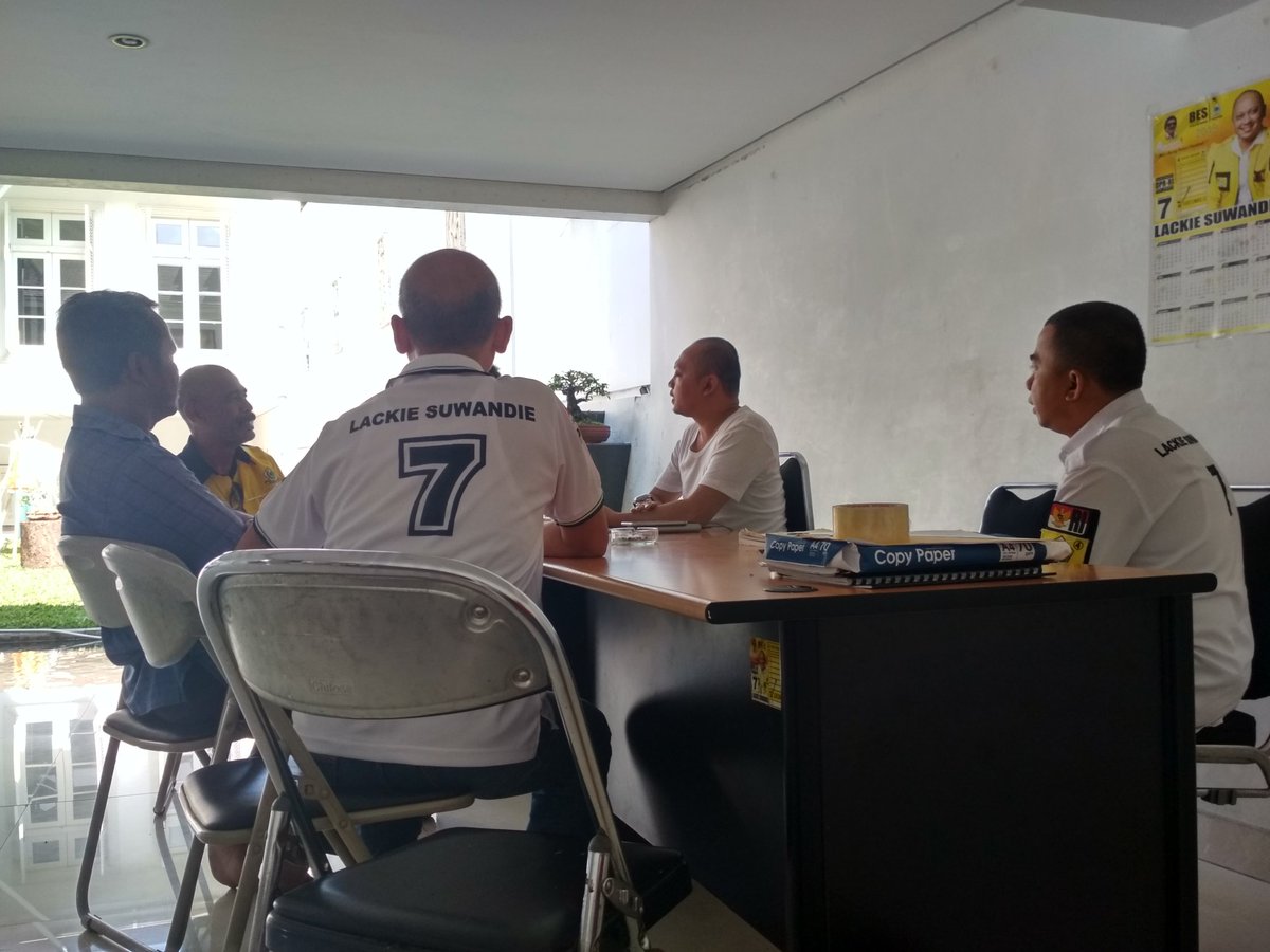 Selamat pagi. Wilujeng enjing. 
Silaturahmi pun jika diseriusi membutuhkan diskusi dan "pra kondisi". Seperti kata quotes, "hasil takkan pernah mengkhianati proses."
Dan buah manis dari silaturahmi, sering kita lihat bertebaran di timeline sosmes kita 😚🙏