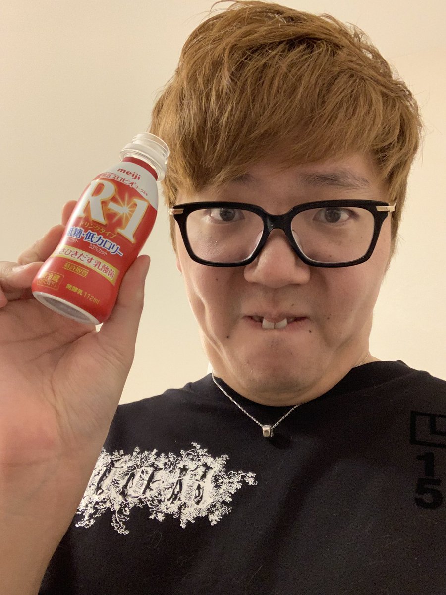 Hikakin ヒカキン Youtuber やばいです 同じもの飲みながら同じことしてました Hikakin ヒカキン Youtuber やばいです 同じもの飲みながら同じことしてました