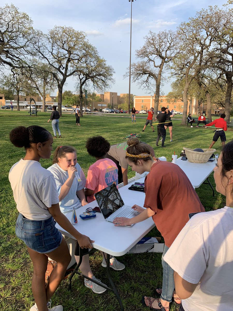 untclarkhall's tweet photo. What a great time at Sharks In The Park! Thank you everyone for coming out and making this event a success ๐ฆ If you missed out then make sure you come to our next event this upcoming month โผ๏ธ๐จ #ClarkHall #SharkUp https://t.co/3pwiyxnoHF