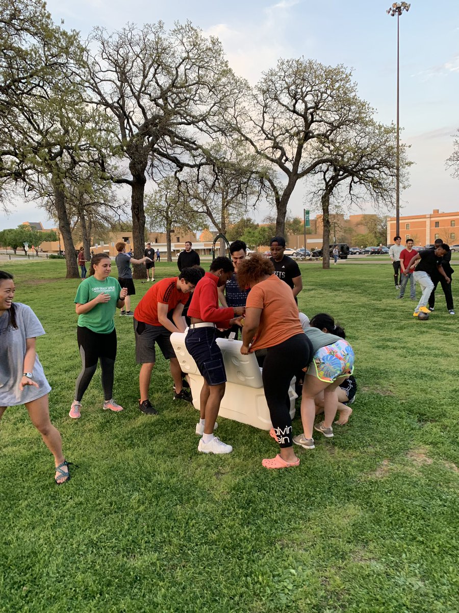 untclarkhall's tweet photo. What a great time at Sharks In The Park! Thank you everyone for coming out and making this event a success ๐ฆ If you missed out then make sure you come to our next event this upcoming month โผ๏ธ๐จ #ClarkHall #SharkUp https://t.co/3pwiyxnoHF