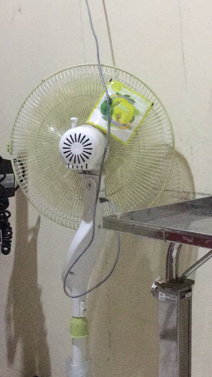 ratnasweet41's tweet photo. Cuma disini, ngidupin kipas angin tapi dihadapin ke dinding😃 https://t.co/TifeazrRFO