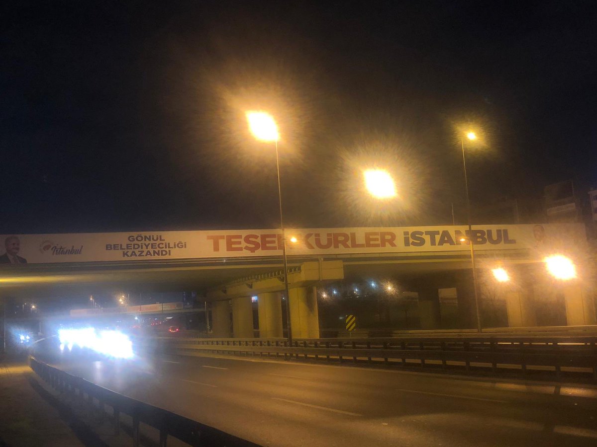 Manipülasyon şimdi de İBB eliyle sürüyor. Gece yarısı pankart operasyonu sadece algı çalışmasıdır. Bu yanlışı şiddetle kınıyor, Binali Yıldırım Bey’e de kendini bu manipülasyona feda etmemesini öneriyorum. <a href="/BA_Yildirim/">Binali Yıldırım İletişim Ofisi</a> <a href="/yerlikayaali34/">Ali</a>