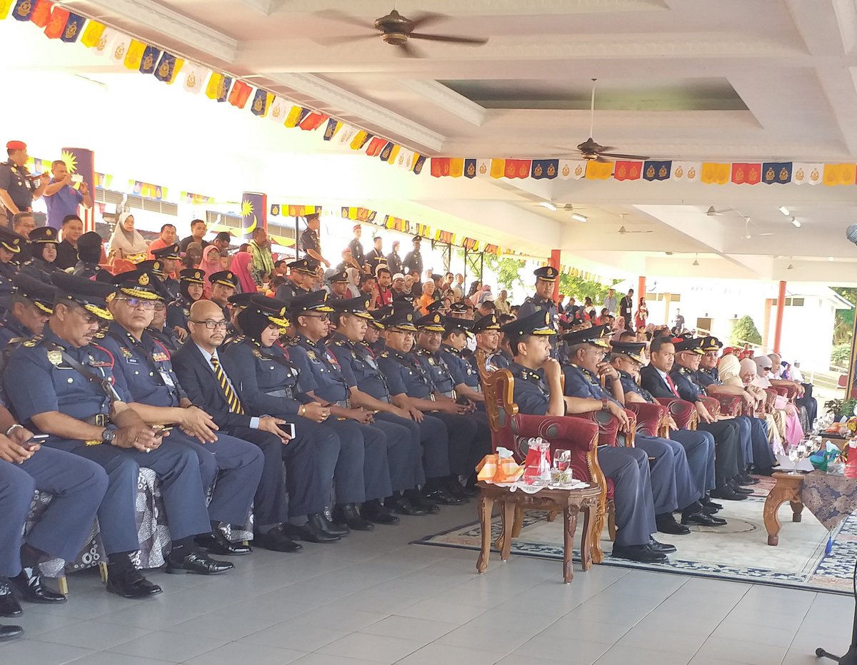 KP_bombaJBPM's tweet photo. Sekalung penghargaan &amp; terima kasih di atas kesudian YBhg Dato' Sri Hj Mohammad bin Mentek KSU KPKT menyempurnakan perasmian Majlis Tamat Latihan KSSK AFRS-MAHB Siri.2/2018 dan KSSK Siri 3/2018 di ABPM Wilayah Timur, Wakaf Tapai, Terengganu melibatkan 163 pelatih hari ini. https://t.co/vphlgppGfA