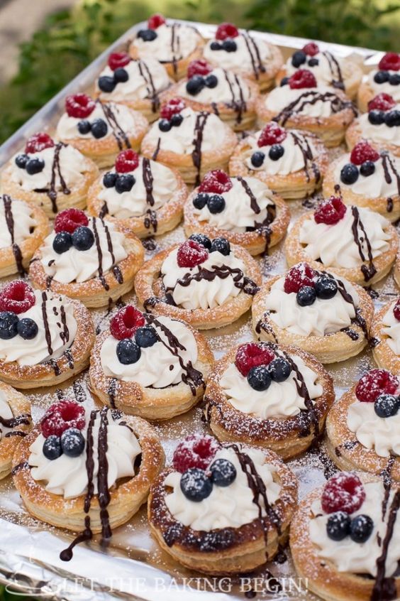 BakeryYums's tweet photo. Nothing is better than pastries to serve after dinner. Serve your guests these yummy pastries. Enjoy your Sunday Night.

#yumyumsbakersy #Windsor #pastrieslover https://t.co/27mqNfe2uE