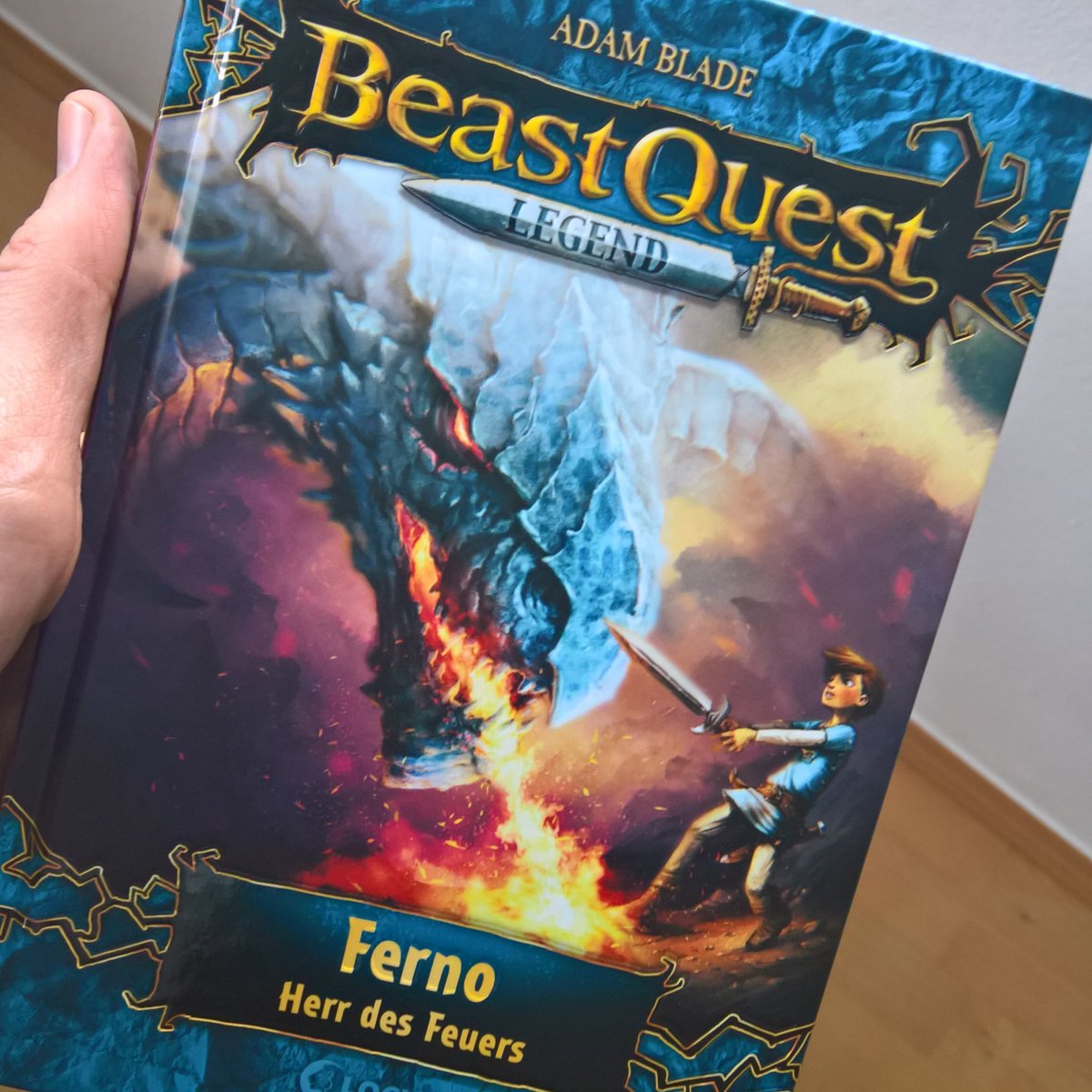 trickwelt's tweet photo. Eines meiner coolsten Bücher bisher mit fast 100 Illustrationen. #BeastquestLegend #Ferno, Herr des Feuers von @LoeweVerlag 

#beastquest #ferno #kinderbuch #illustration #ConceptArt https://t.co/SZo6VBFt9j