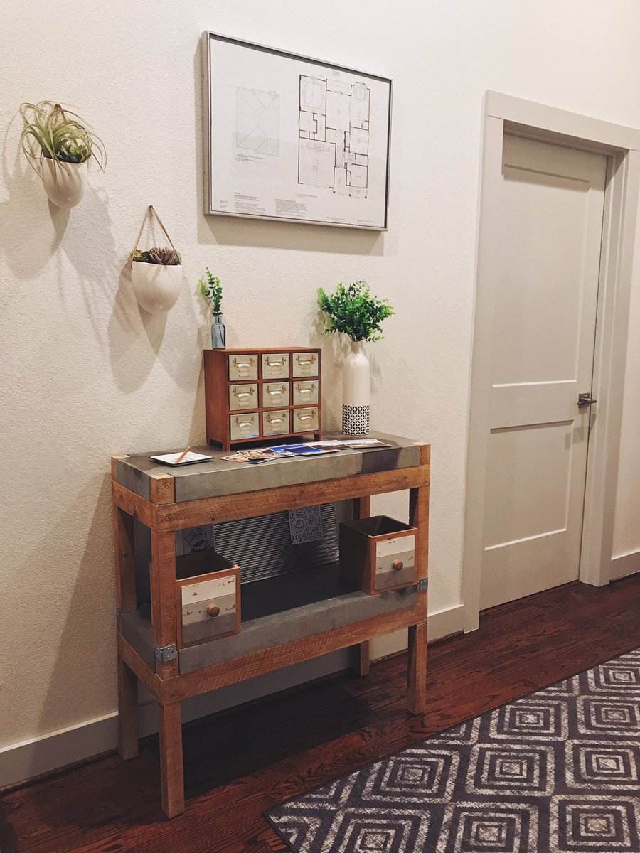 TheBenCrook's tweet photo. just put in boards for the accent cutout. entryway is just about compete. #diyfs https://t.co/sixgBkkESE