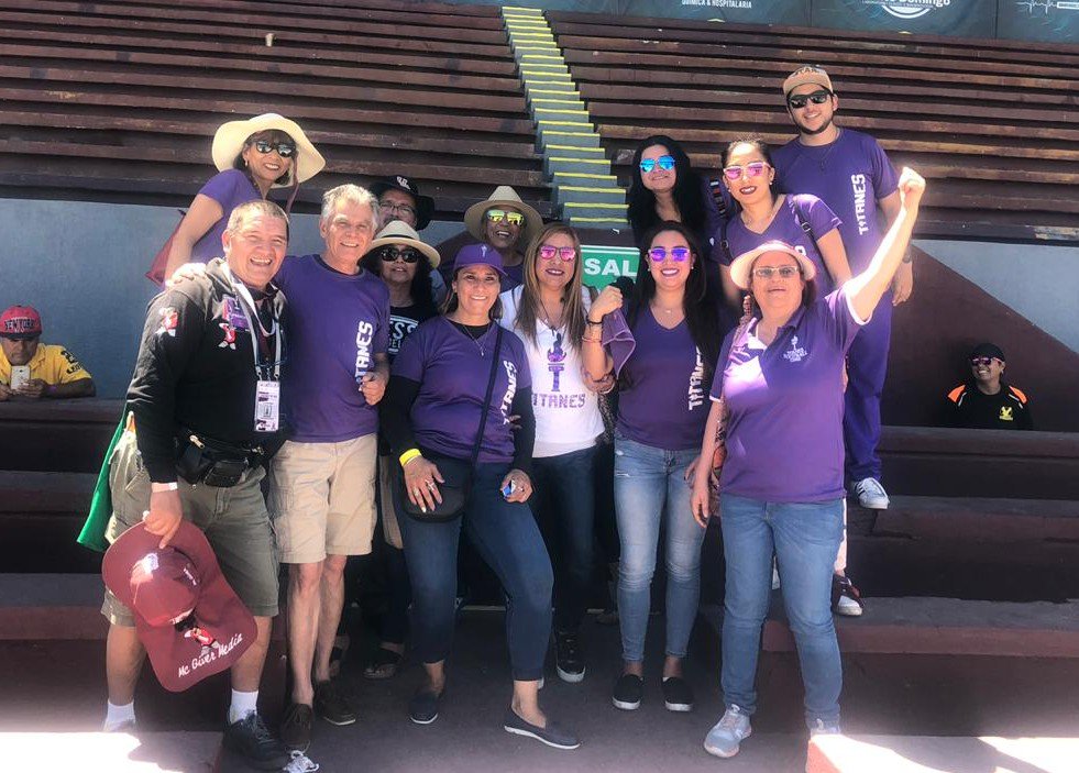 garcia_mcgiver's tweet photo. Estos son los de la #Capirucha que fueron a #ZapopanJal apoyr a los @TitanesFAM 16-8 @TequilerosF de la liga @Soy_FAM
Pocos pero encandalosos
@gabymacduc @Coachsaspe @gary_gareana https://t.co/CKEAwEsUXb