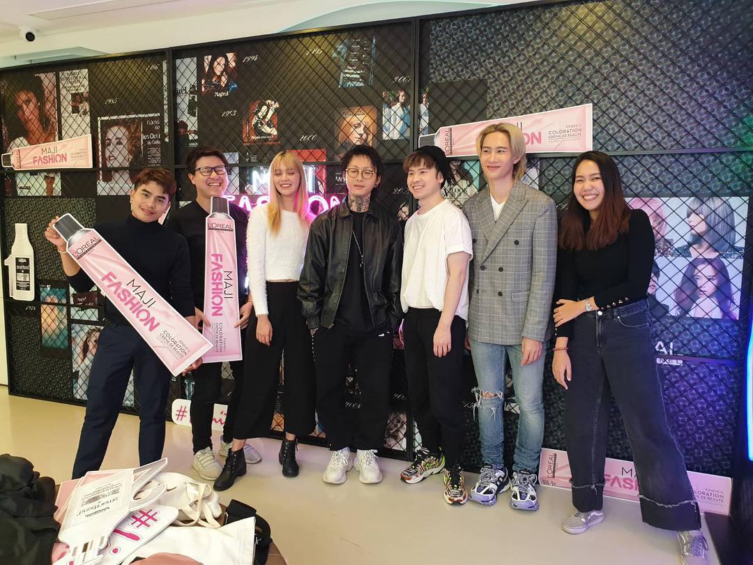 Teamcapwhite's tweet photo. วันนี้มาทำงานที่เซี่ยงไฮ้ L’ORÉAL Academy in Shanghai #nubtunginshanghai #shanghai #china #lorealthiland #lorealcolor #lorealpro #blondstudio #smartblond #majifashion #limitless #hivesalon #nubhivesalon @lorealpro @gonghivesalon24 #captainchonlathorn #9by9TH 
Cr @nubhivesalon https://t.co/hWYINqAD7b