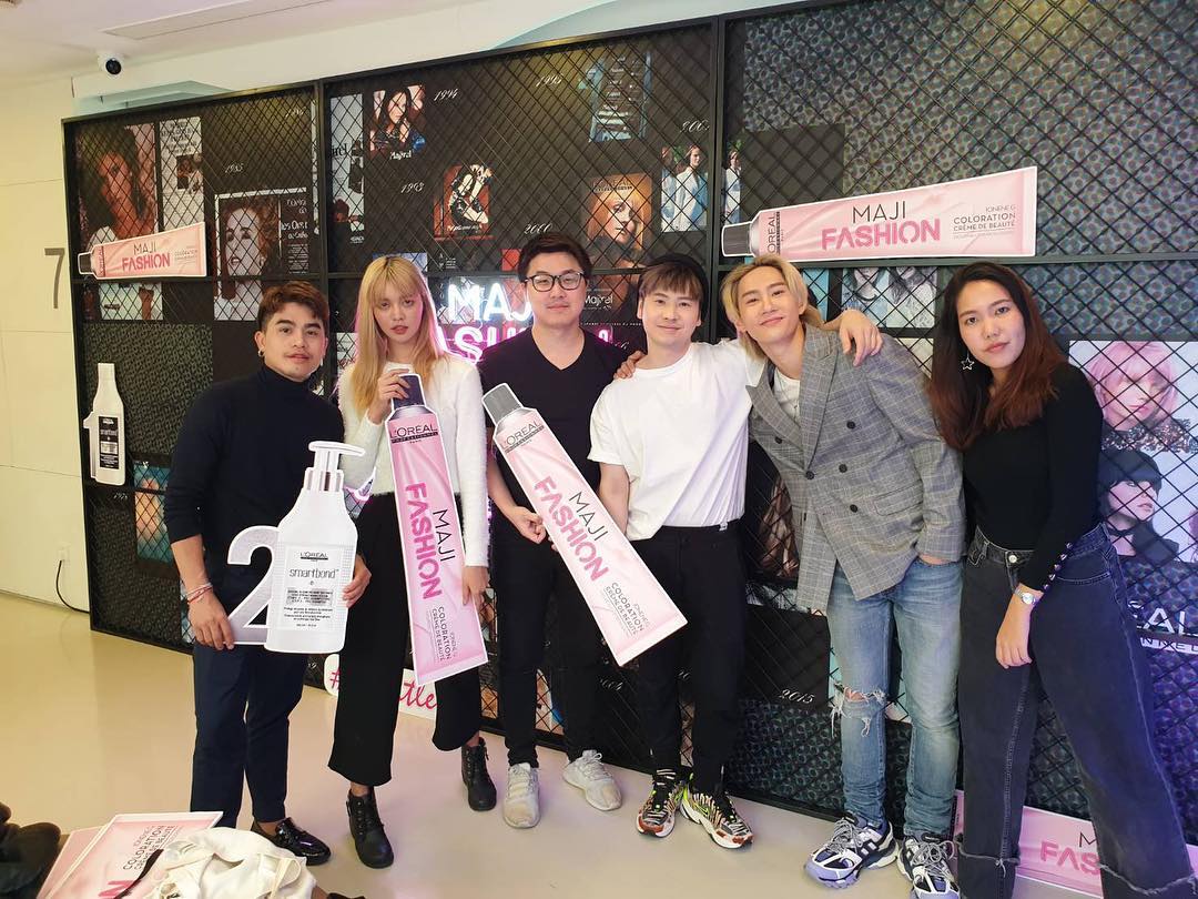 Teamcapwhite's tweet photo. วันนี้มาทำงานที่เซี่ยงไฮ้ L’ORÉAL Academy in Shanghai #nubtunginshanghai #shanghai #china #lorealthiland #lorealcolor #lorealpro #blondstudio #smartblond #majifashion #limitless #hivesalon #nubhivesalon @lorealpro @gonghivesalon24 #captainchonlathorn #9by9TH 
Cr @nubhivesalon https://t.co/hWYINqAD7b