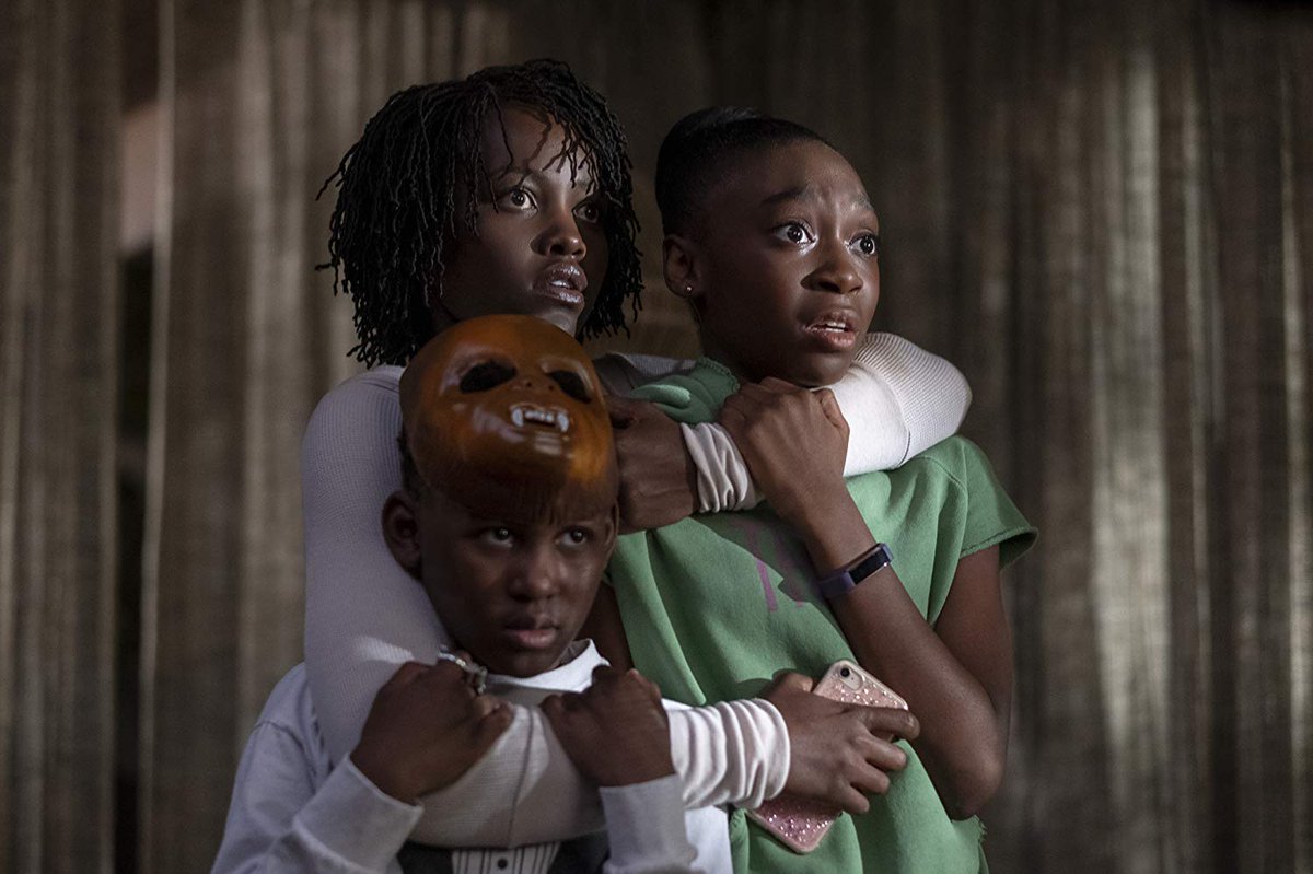 Review_Me_'s tweet photo. พูดถึง #UsMovie สักนิดนึง เเม้เรายังชอบเเก่นเชื้อชาติ-ฐานันดร ที่สืบเนื่องจาก Get Out เเต่ไอเดียที่เคลือบเเก่นเเอบดูหลวมๆ บางอย่างยังไม่เมคเซ้นส์ ขณะเดียวกัน doppelganger คือกิมมิคที่ควรต่อยอด สร้างความต่างจากหนัง slasher ทั่วไปได้มากกว่า เราเสียดายจุดนี้มาก... 
#ReviewMe_Films https://t.co/Vhc2cvNGr0