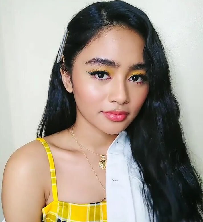vivesangel1's tweet photo. At no. 4  @vivoree 

@mor1019 #DyisIsItManila Hahayaan Na Lang by Vivoree feat Ck https://t.co/Eh2XiOlT66