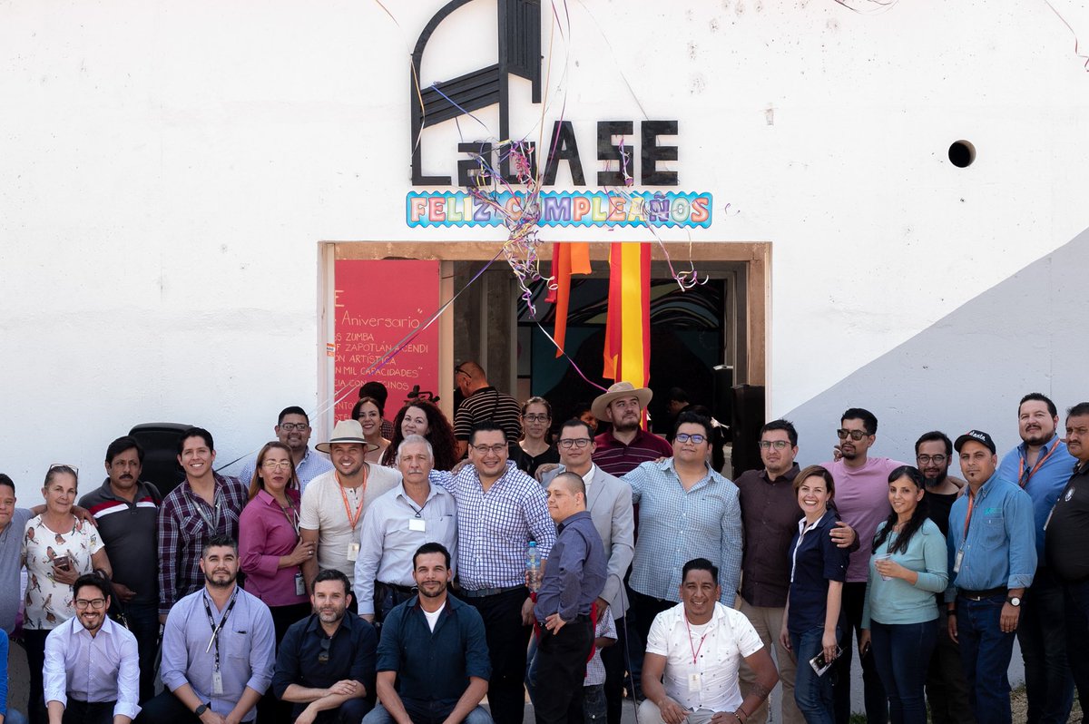 OmarCervantes_R's tweet photo. Es el cumpleaños número 2 de #LabASETlajo un lugar que nos ha enseñado a nunca dejar de soñar. Ahí se pude aprender, enseñar y crear, siempre y cuando las cosas sean con ciudadanos y para los ciudadanos. Están todos invitados a conocer este maravilloso #EspacioDePaz. ✌️ https://t.co/8fvtj5zYIL