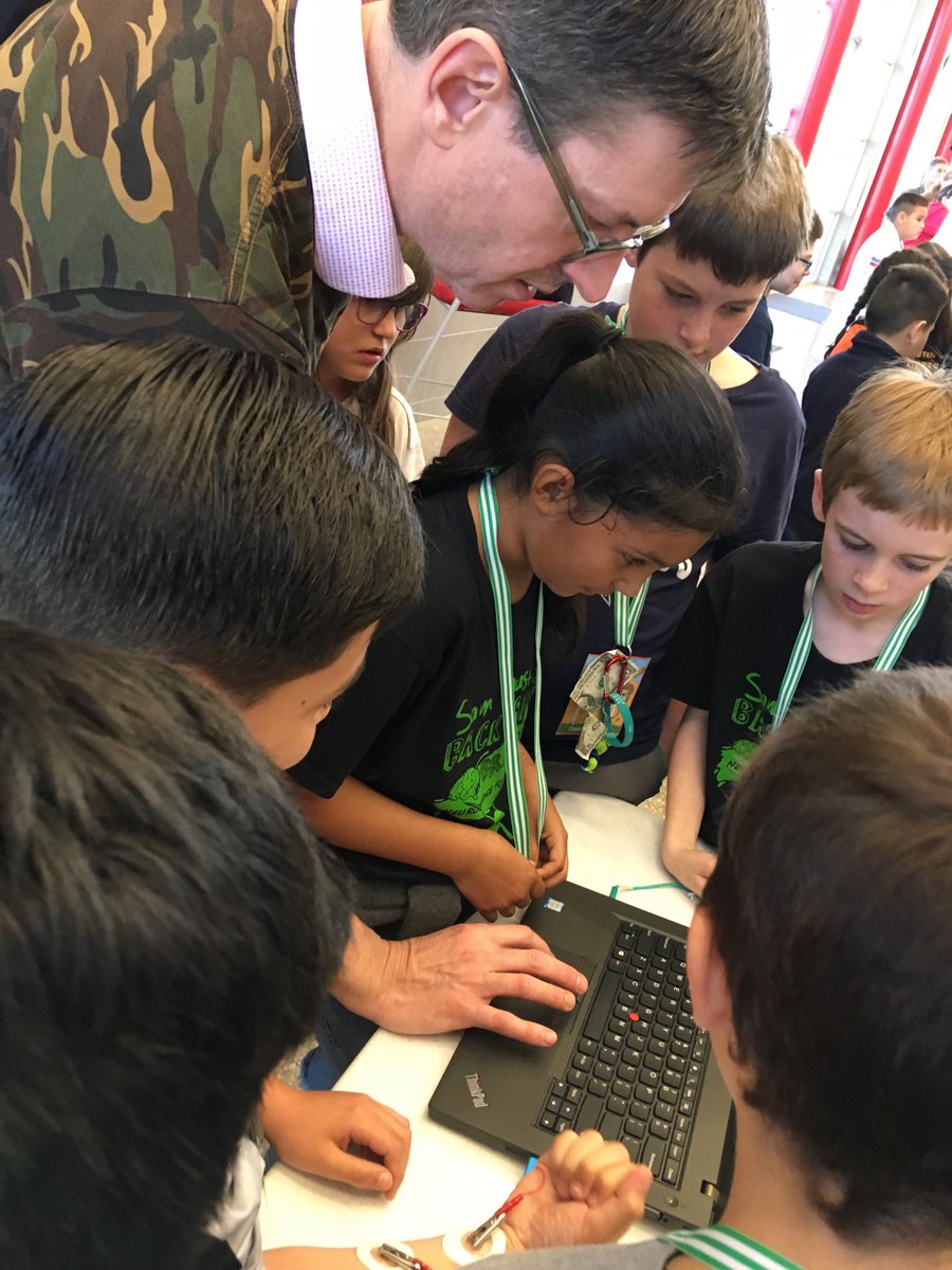 Marie51184229's tweet photo. Student engagement and higher level learning! Backyard Brains was an awesome event! Thank you Greg Gage and ⁦@PICKeducation⁩ for this event #grateful #attendance #Innovationteamrocks  #sparkingstudentinterest #higherlevellearning https://t.co/ljzkukNOOt