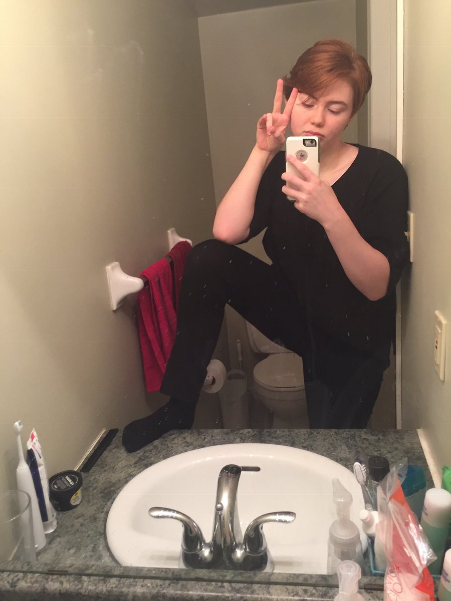 hazardleveI's tweet photo. 20min left of today bc i kept forgetting to make this post. anyway i am genderless and beautiful and its taken a while but i am super comfy with who i am!!!! i love me!!!!! (they/them) #TDoV #TDOV19 #TransDayOfVisibility2019 https://t.co/HEXgR0mZRD