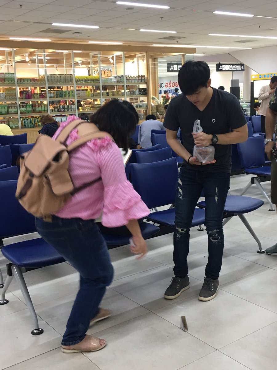 onlyypl41's tweet photo. @poongnamnom มายืนยันว่ามือสั่นจริง(จนของร่วง) จริงค่ะ 55555555555 https://t.co/UYim69aecE