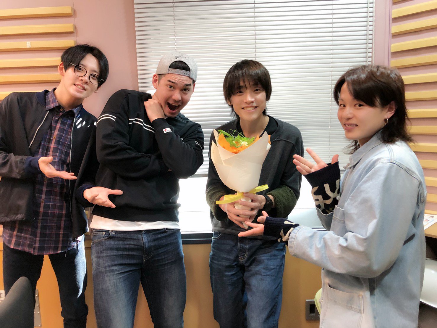 ミュージカル 刀剣乱舞 公式 ミュージカル 刀剣乱舞 ラジオ が 4月より 刀剣乱舞2 5ラジオ としてリニューアル 刀ミュ キャストは偶数月のパーソナリティを担当します 放送時間も毎週日曜日の夜8時50分 に変更となります 1年間お世話になった