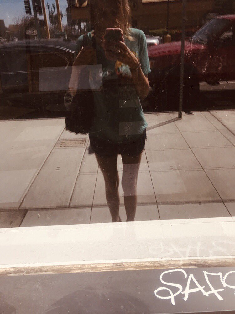 skeletonho's tweet photo. #edtwitter #bodycheck #thighgap https://t.co/neKwJ8xHL0