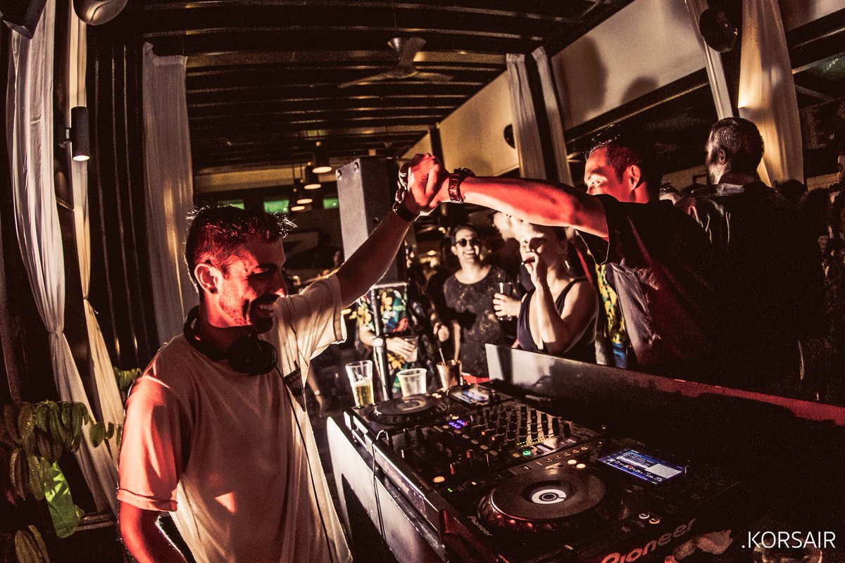 About last night in #Singapore 🧨
#expeditionmusic #expeditionmusicasia #djtour #korsair #sofitelsingapore #rooftop #poolparty #techno #housemusic #vibes #aroundtheworld