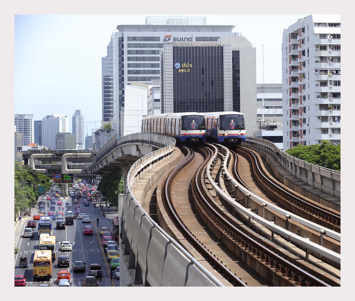 UNESCAP's tweet image. Sustainable transport systems are vital for #Sustdev and the #2030Agenda! As traffic demand is increasing, our project on #IntelligentTransportSystems can help #AsiaPacific hit the road to better infrastructure! bit.ly/2TUuJn9