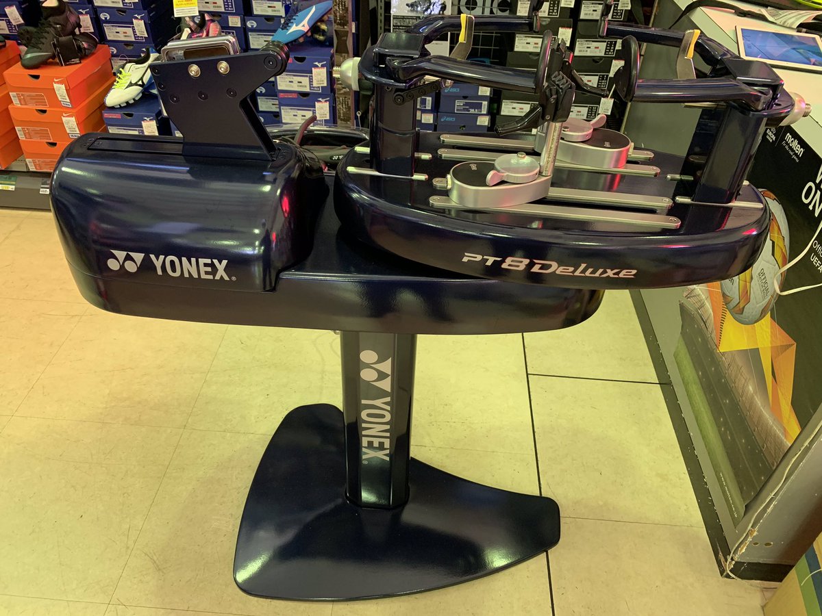 🚨お店情報🚨 新しい張り機(ヨネックスPT8Deluxe)が入りました