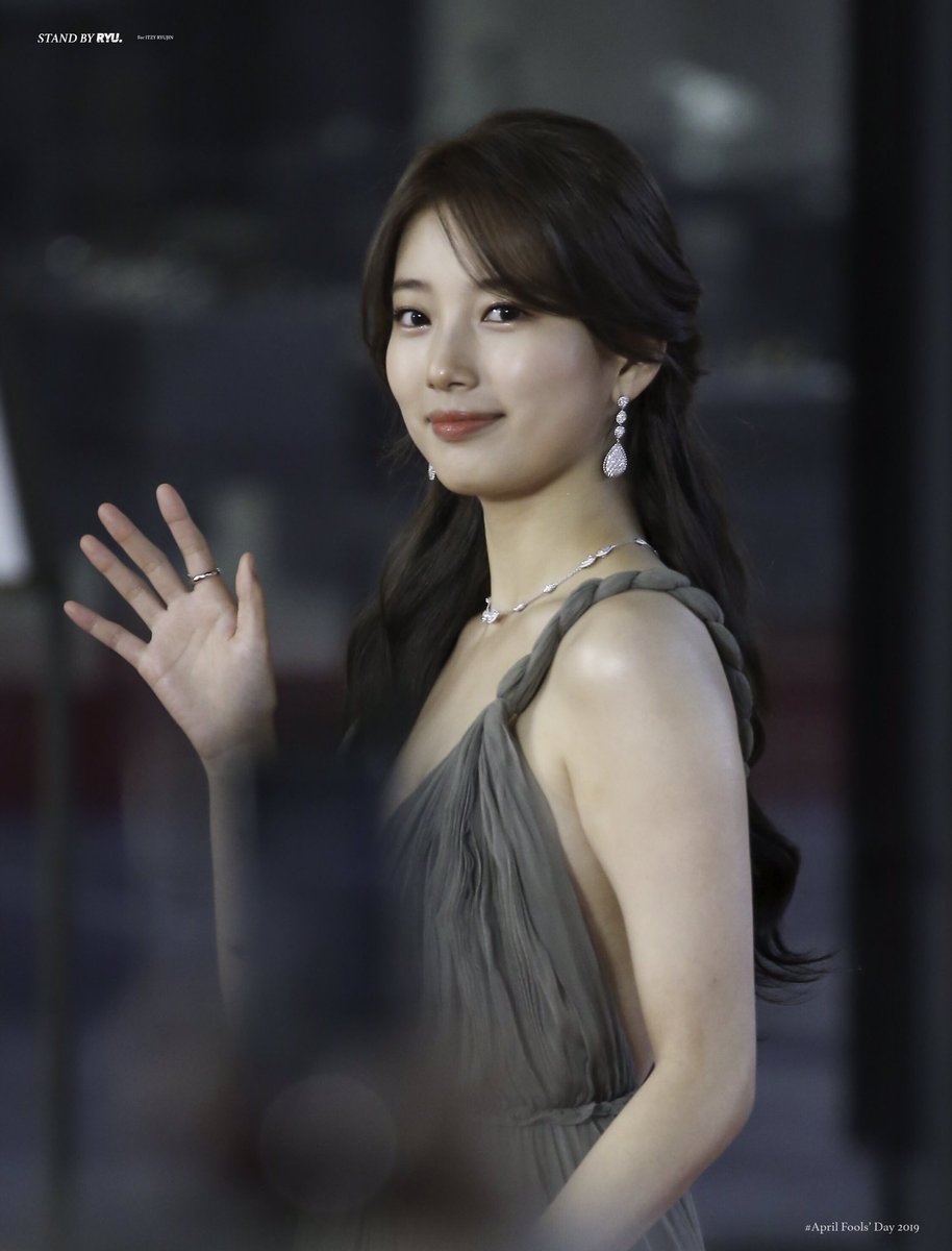 StandByRYU's tweet photo. 181128
여신님,, 심공해😍

Last one sorry for spamㅠ
#AprilFoolsDay pt 5
#SUZY #수지 https://t.co/hC3cU1vbrk
