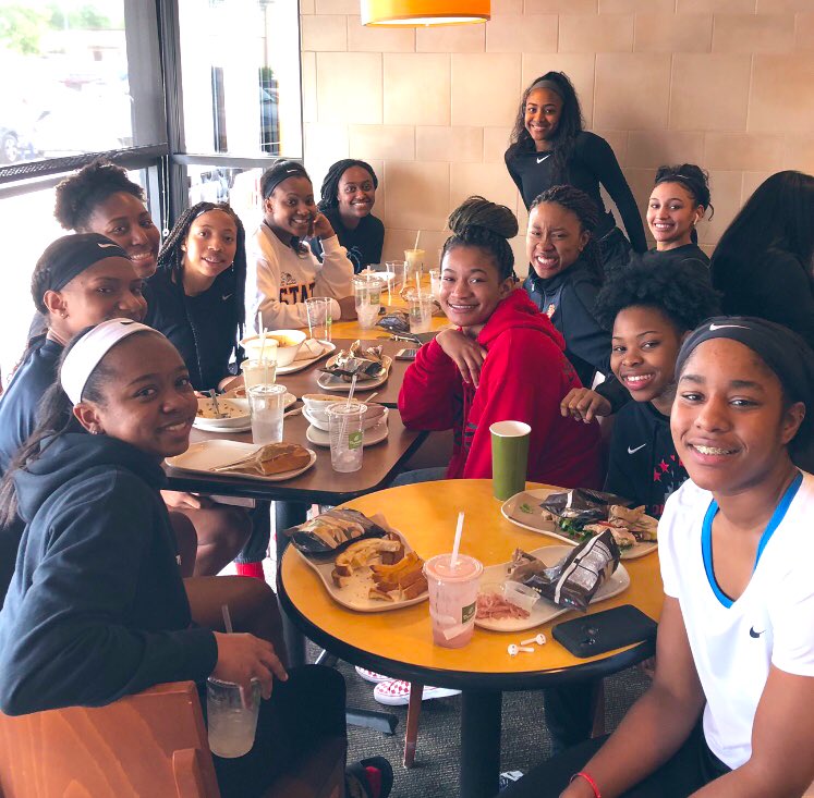 LadyDriveNation's tweet photo. Great weekend of growth for this group at the @ShesBallin Extravaganza in the Tone...we are just getting started! ❤️❤️

...can’t wait for April! 🎒🎒

S/O to @RayCwell100 for a great event! 🔥🔥

#LadyDriveNation #17U #EYBL #SheCanGo #SBEX19 https://t.co/3yRp0slKSO