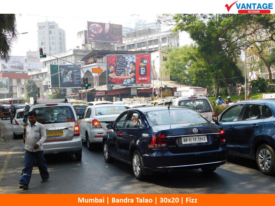 VantageOutdoor's tweet photo. #FIZZ #Hoarding 30x20 display placed @ #Bandra_Talao, #Mumbai #feelthefizz #iamappyfizz #soda #softdrink For more #outdoor #media info visit https://t.co/Fxde5rA297 or 📞044-26213757 for cost & availability. #oohmedia #outdoorpromotions #outdoorbranding #MondayMotivation https://t.co/HOXfDi8fc4