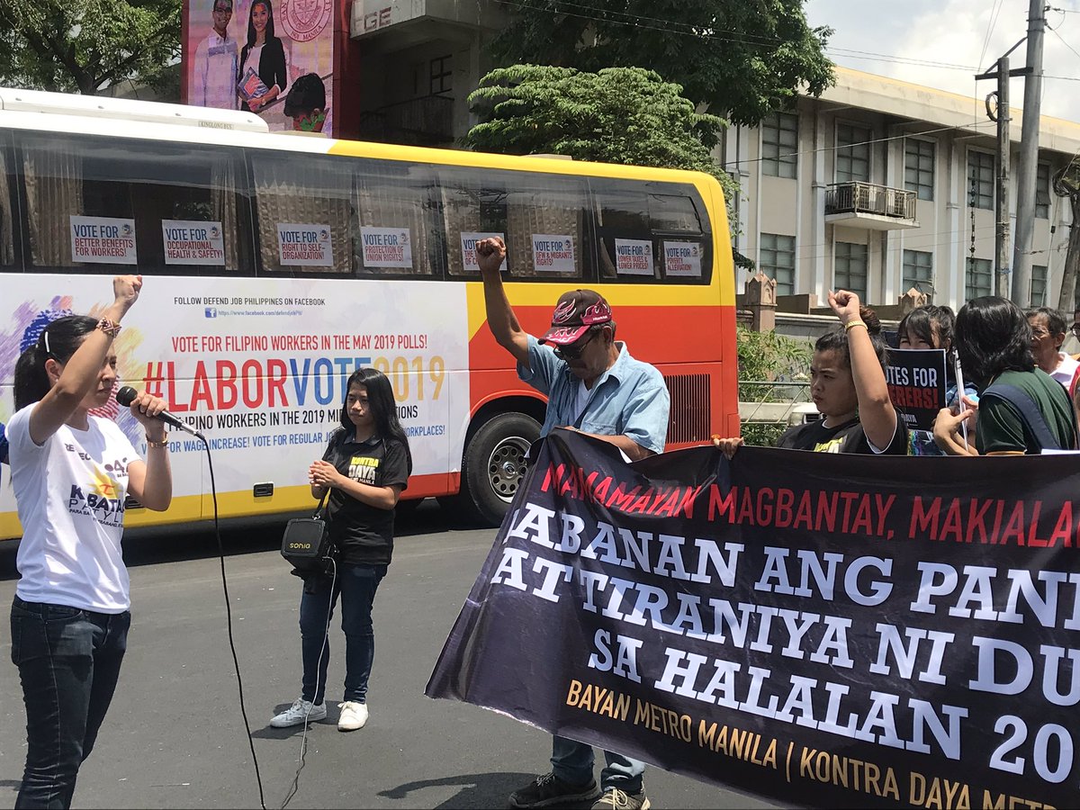 KabataanPL's tweet photo. The #LaborVote2019 Bus made a stop at Mendiola, where delegates held a short program to commemorate the First Quarter Storm.
#NeverForget
#MarcosManloloko https://t.co/KAyWEPwdKh