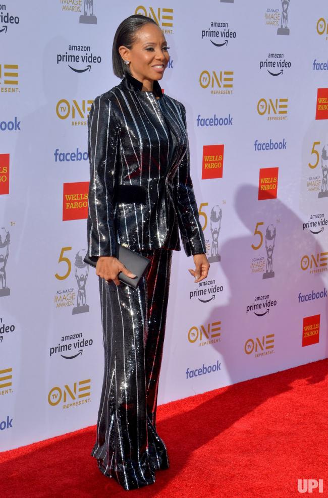 SlamBookInc's tweet photo. MC Lyte in Jovani at the 2019 NAACP Image Awards. #NAACPImageAwards #ImageAwards50 https://t.co/cSYLHCu4cv
