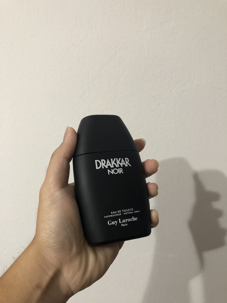 Drakkar Noir. The king of the kings. This perfume reminds me of zaman tadika wearing the same one with my dad hahaha overall ni mcm must have for evryone. Tak strong sgt quite soft abit but long lasting 9/10