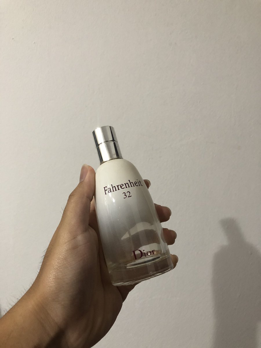 Dior Fahrenheit 32. Too sweet to handle. Jgn spray lebih sgt satu mall boleh bau. Just perfect tp too sweet smtimes skit hidung 7.5/10