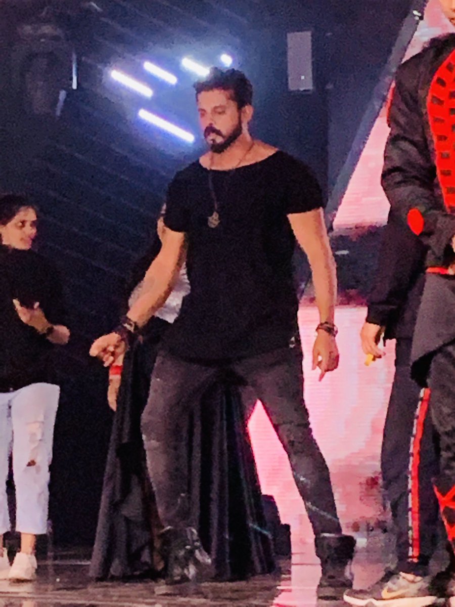 sreesanth36's tweet photo. #thorwback @kathron ke khiladi grand finale ..rehearsals ..🤗❤️✌🏻😘🇮🇳🙏🏻🙏🏻🙏🏻 https://t.co/c4HocKKiiM