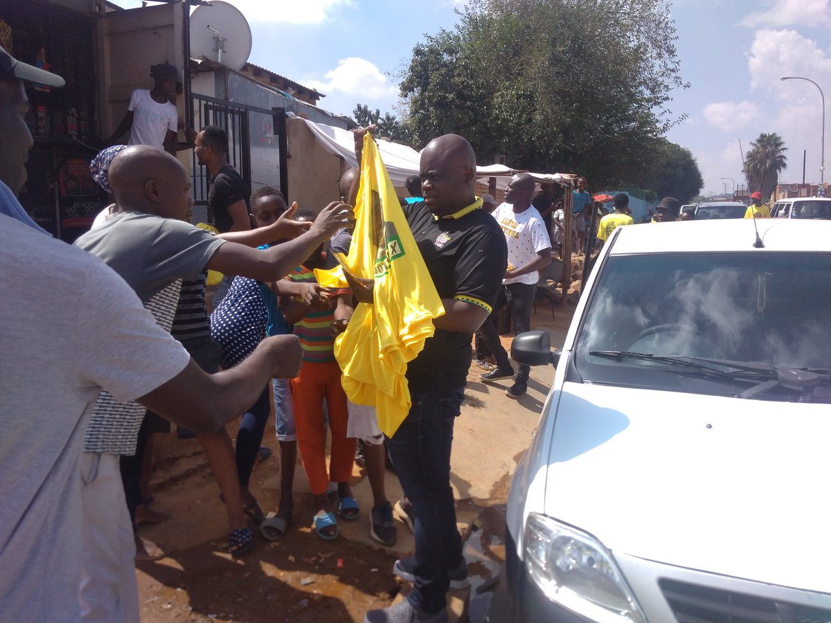 Sneidjer365's tweet photo. @ANCYLhq The SG took a campaign trail to Soweto. Young people are convinced https://t.co/ni09Mr9hDG