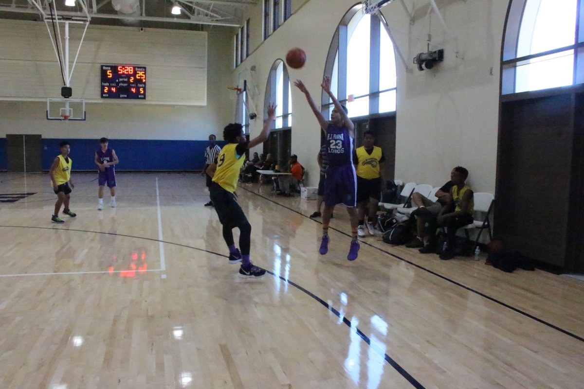 RJFrankLobos's tweet photo. Boys won their first game which moved them into the consolation bracket championship game... @OxnardSD #OSDPride #SCMAF https://t.co/AzRYG1jfQf