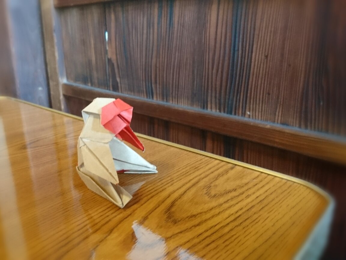 WaccaMarco's tweet photo. 講習作品 ニホンザル/篠原さん
飛ぶプテラノドン/井上さん
とても楽しかったです。プテラノドン、くちばしにクリップ挟むとよく飛びます。
会場で折り図と、京都ロフトで限定折り鶴マスキングテープ買ってもらいました。#おりねっと https://t.co/wQ8djuQjFf