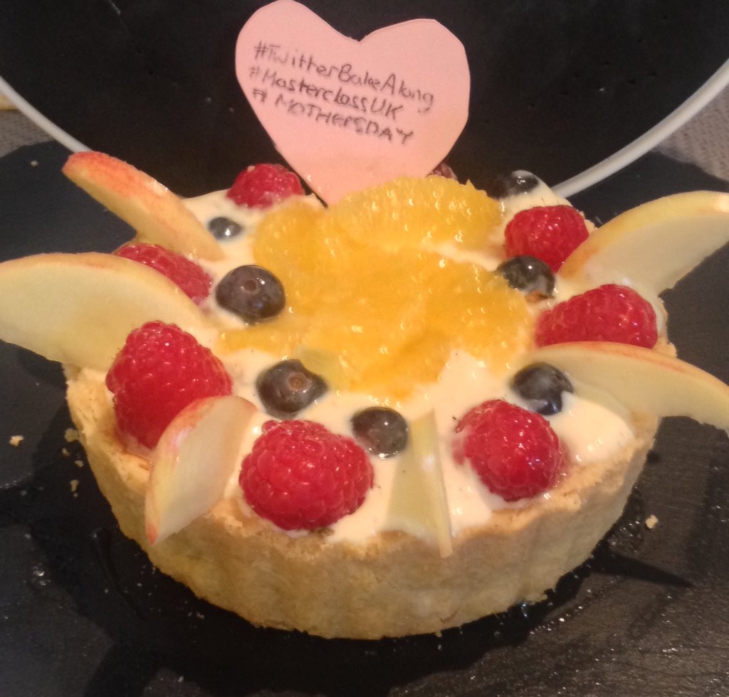 SuzyJMills's tweet photo. One last bake for this weeks #TwitterBakeAlong A fruit tart, which was the overwhelmingly popular choice for my creme pattisiere leftovers. Have a great week everybody 😀#MasterclassUk @thebakingnanna1 @Rob_C_Allen #MondayMotivation https://t.co/8bm7DMQ4bq