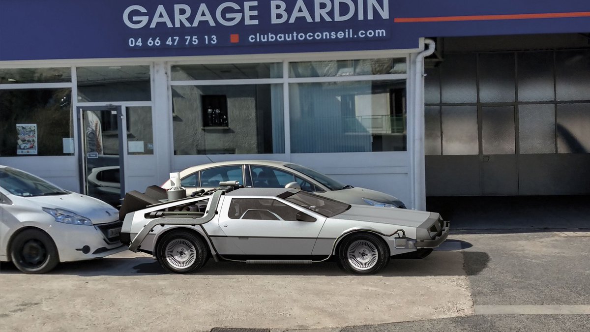 ImagoDesign's tweet photo. Une DMC Delorean version "Retour vers le Futur" à Mende, incroyable 🤩! @MidiLibrelozere @48info #delorean #retourverslefutur https://t.co/IkQfIbhVGl