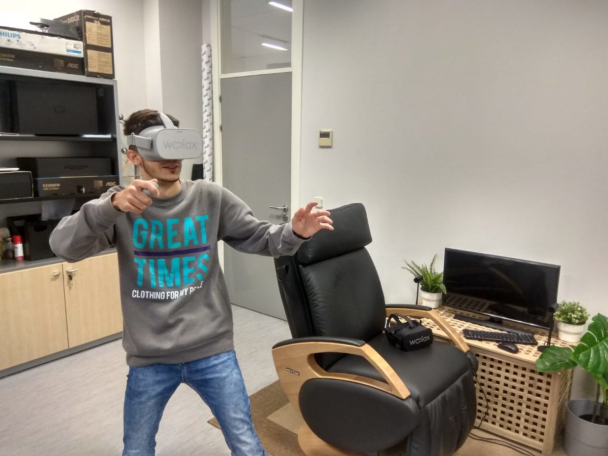 Woolax_Official's tweet photo. ¡Hoy es el #DiaInternacionaldelafelicidadeneltrabajo! Si bien es cierto que, para divertirse es necesario un ambiente libre de tensiones, hoy en #Woolax cambiamos experiencias de #relajación por juegos en #realidadvirtual! Cómo vas a divertirte tú hoy en el #trabajo? #FelizLunes https://t.co/XdhBcQTAkJ