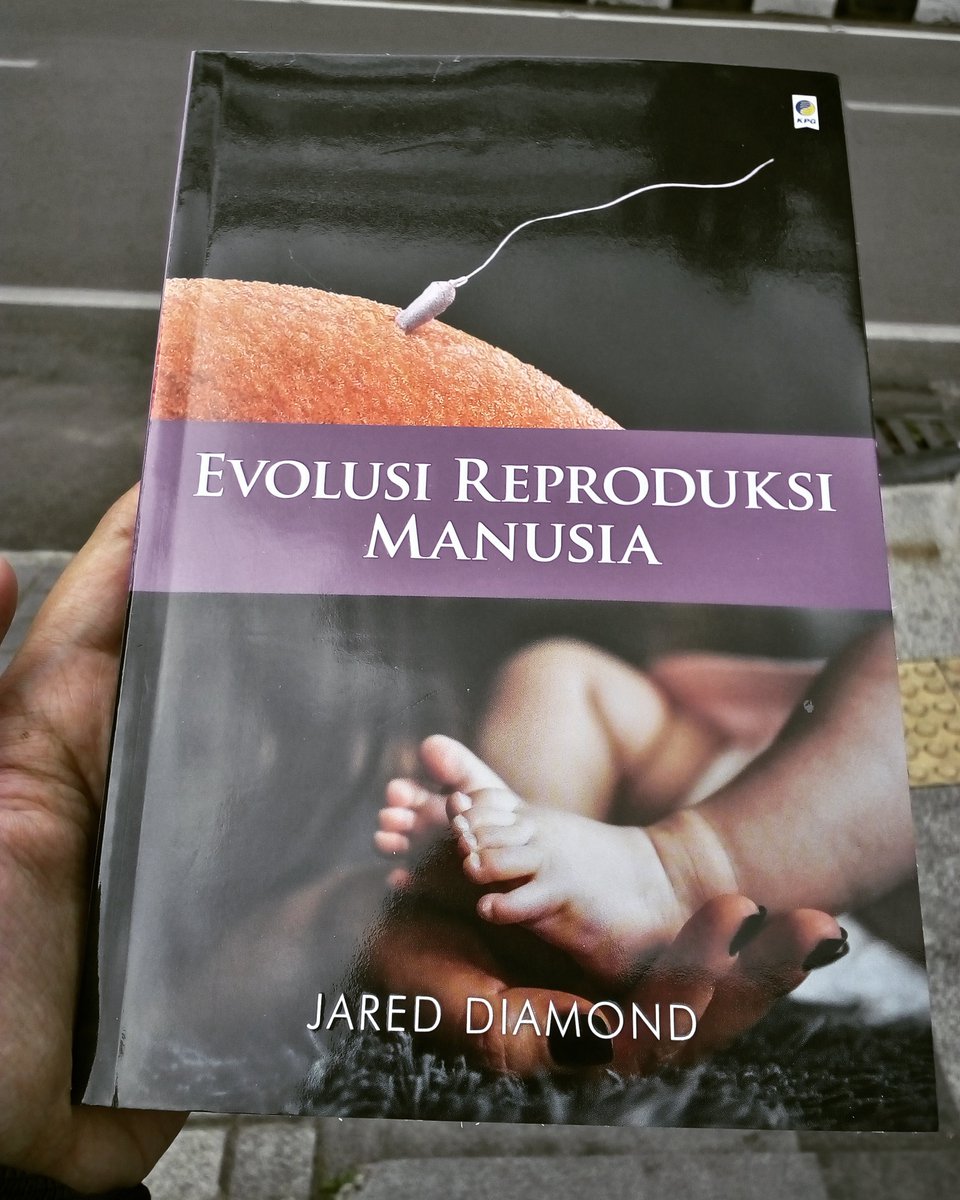 arinisputri94's tweet photo. Sedang baca e-book bahasa Inggrisnya, ternyata versi terjemahannya udah terbit. Makasih banyak @penerbitkpg udah nerbitin buku kece ini! 😆
#WhyisSexFun #EvolusiReproduksiManusia
#RecommendedBook
#BukuSainsPopuler https://t.co/A4uAEFFoRZ