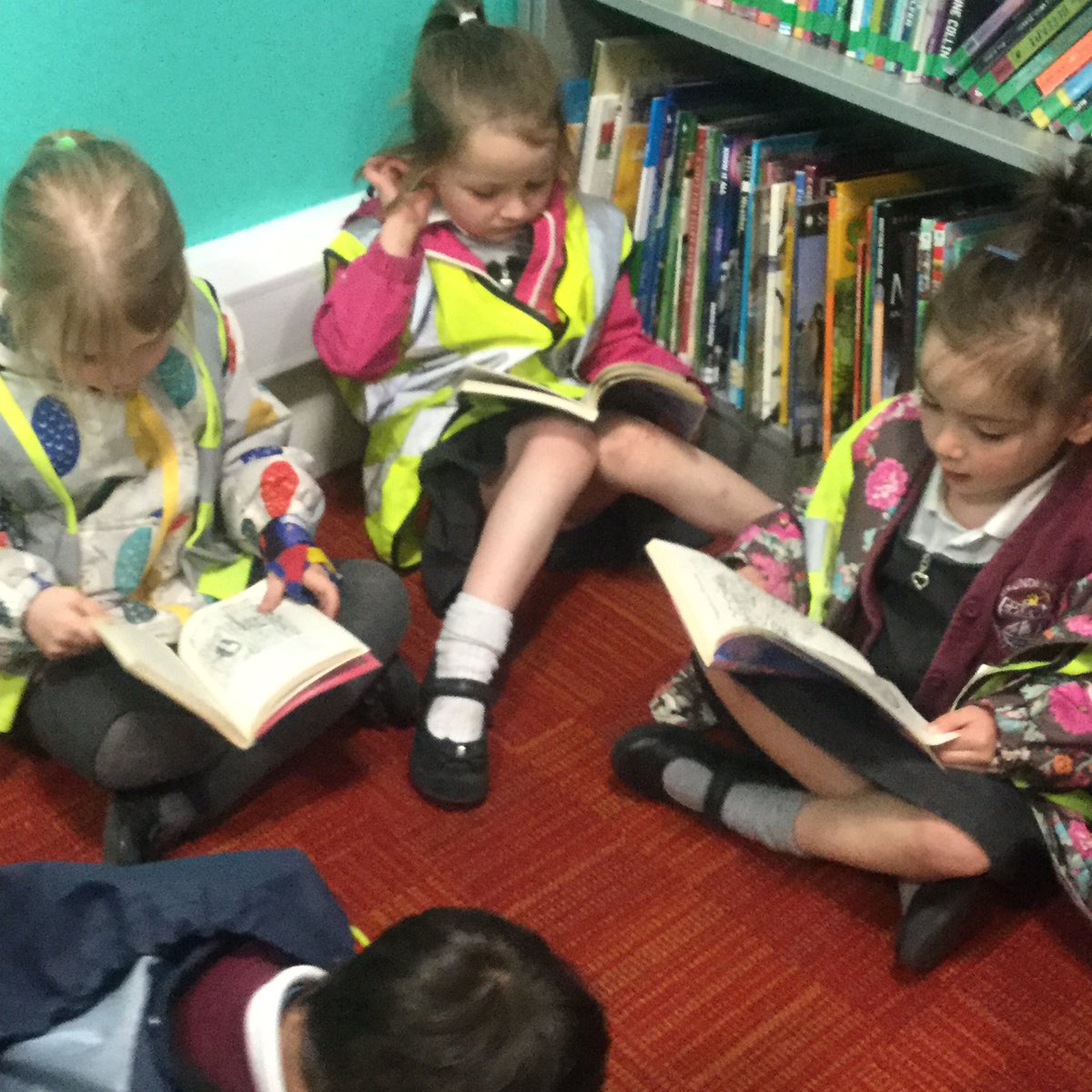 SaundersfootS's tweet photo. Reception class enjoyed visiting Saundersfoot library. We were met by the librarian who told us all about the library. We had a lovely time! #ScpOut #ScpLlc https://t.co/rtj2g7RgOA