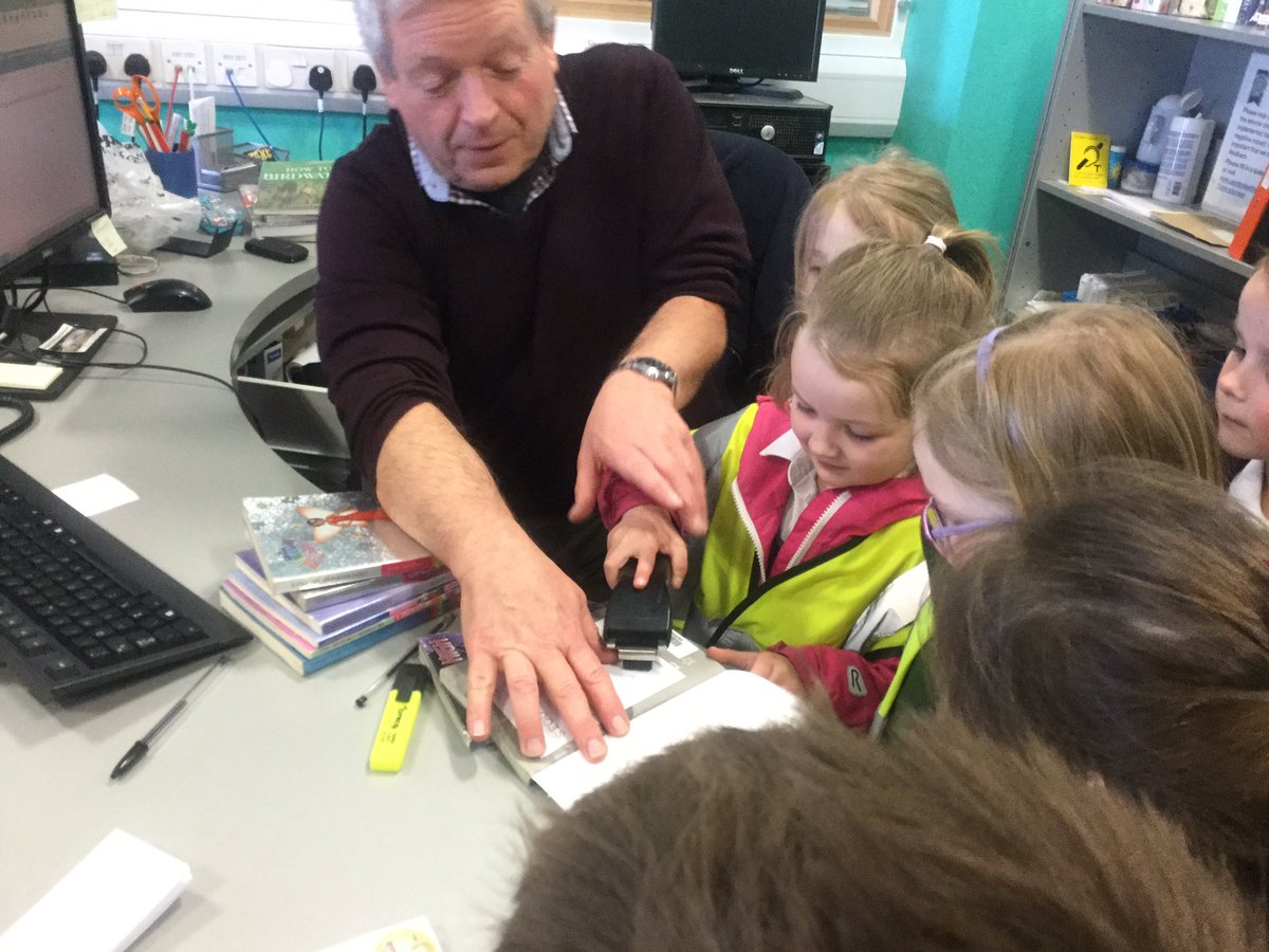 SaundersfootS's tweet photo. Reception class enjoyed visiting Saundersfoot library. We were met by the librarian who told us all about the library. We had a lovely time! #ScpOut #ScpLlc https://t.co/rtj2g7RgOA