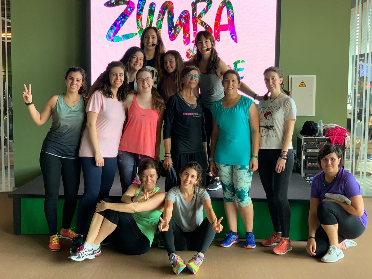 yo10sevilla's tweet photo. ¡Domingos de #zumba en #YO10🤸‍♀️! 
Qué bien lo pasamos ayer con Tamara y Saray, compis que se juntan y nos lo hacen pasar en grande.
❤️¡Gracias a todas #zumberas!❤️ https://t.co/36xuAbd6Fd