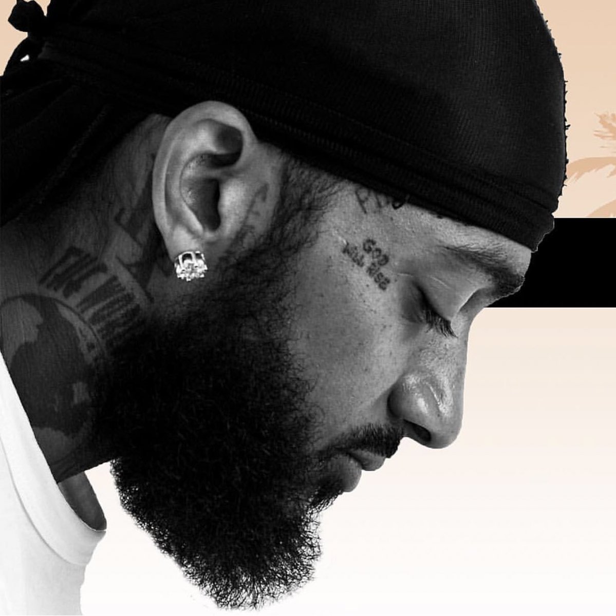 MartezNews's tweet photo. The whole #FirstClassMusicGroup &amp; #FlamesPromotions🔥🏋🏾‍♀️🔥 would like to send prayers to the family of @nipseyhussle and his wife @laurenlondon 🙏🏾 Death he didn’t deserve‼️ #LongLiveNipseyHussle https://t.co/8ERw7ATklD