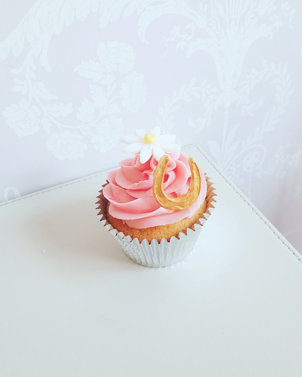 Grand National themed cupcakes for the weekend. Looking forward to a great day on Saturday starting off with a bottomless brunch <a href="/thebookmilllane/">The Book</a> followed by a few wins 🤞