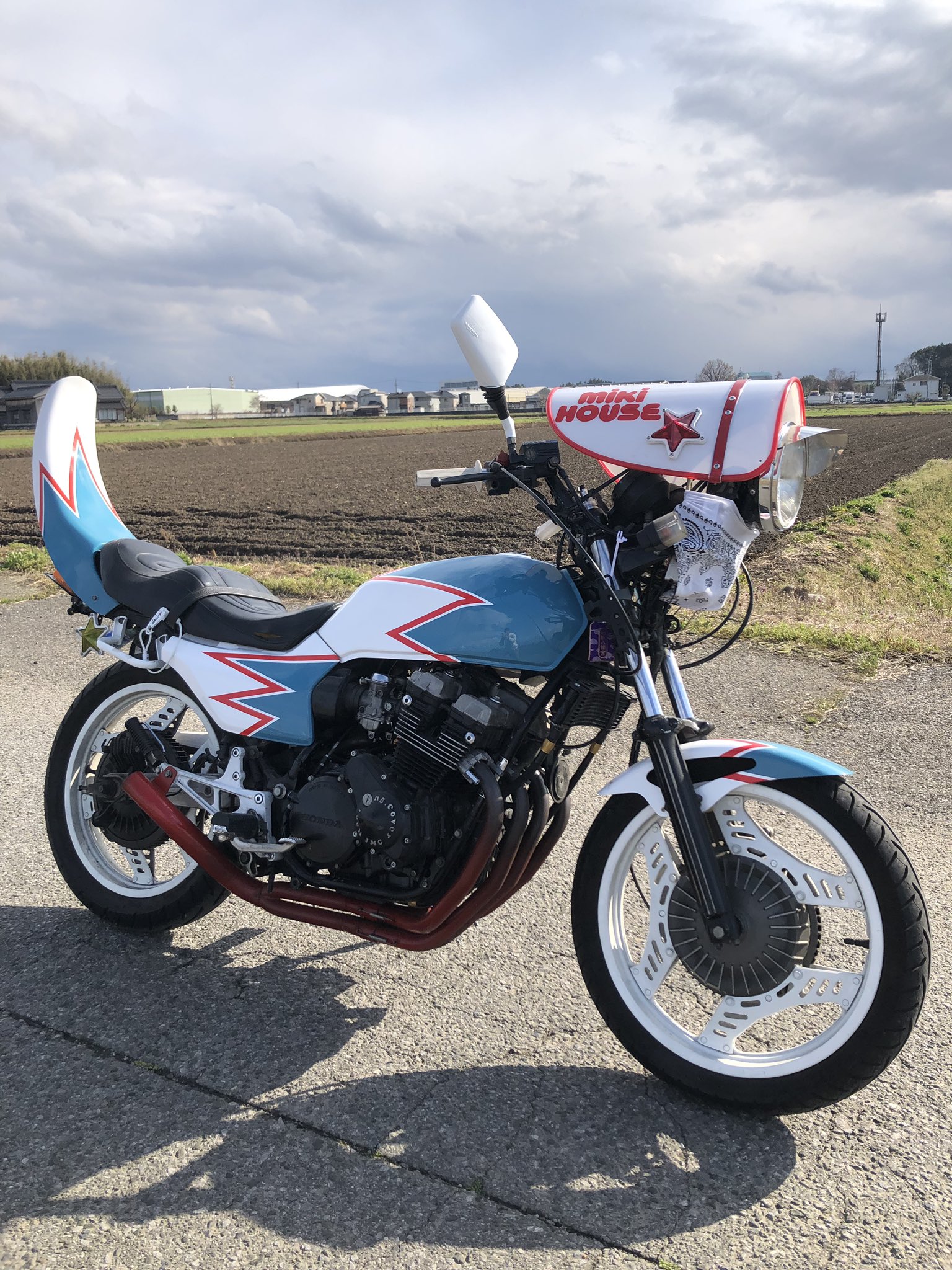 つっぱりテール 族車 乱鬼達 | 今日の族車は VT250FEです😆🎵🎵 ピンクにライト2段