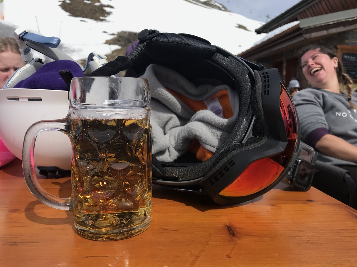 The best lunch (no food of course, only beer) in #Tignes 🎿☀️📷