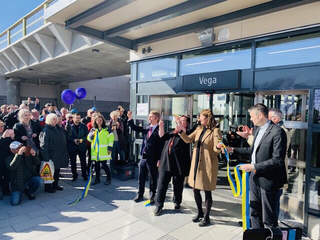 ktamsons's tweet photo. Vega är invigd! Nu har ännu en stjärna tänts på Stockholms pendeltågskarta. Tack @haningekommun och @Trafikverket för gott samarbete https://t.co/hesdZYBgw4